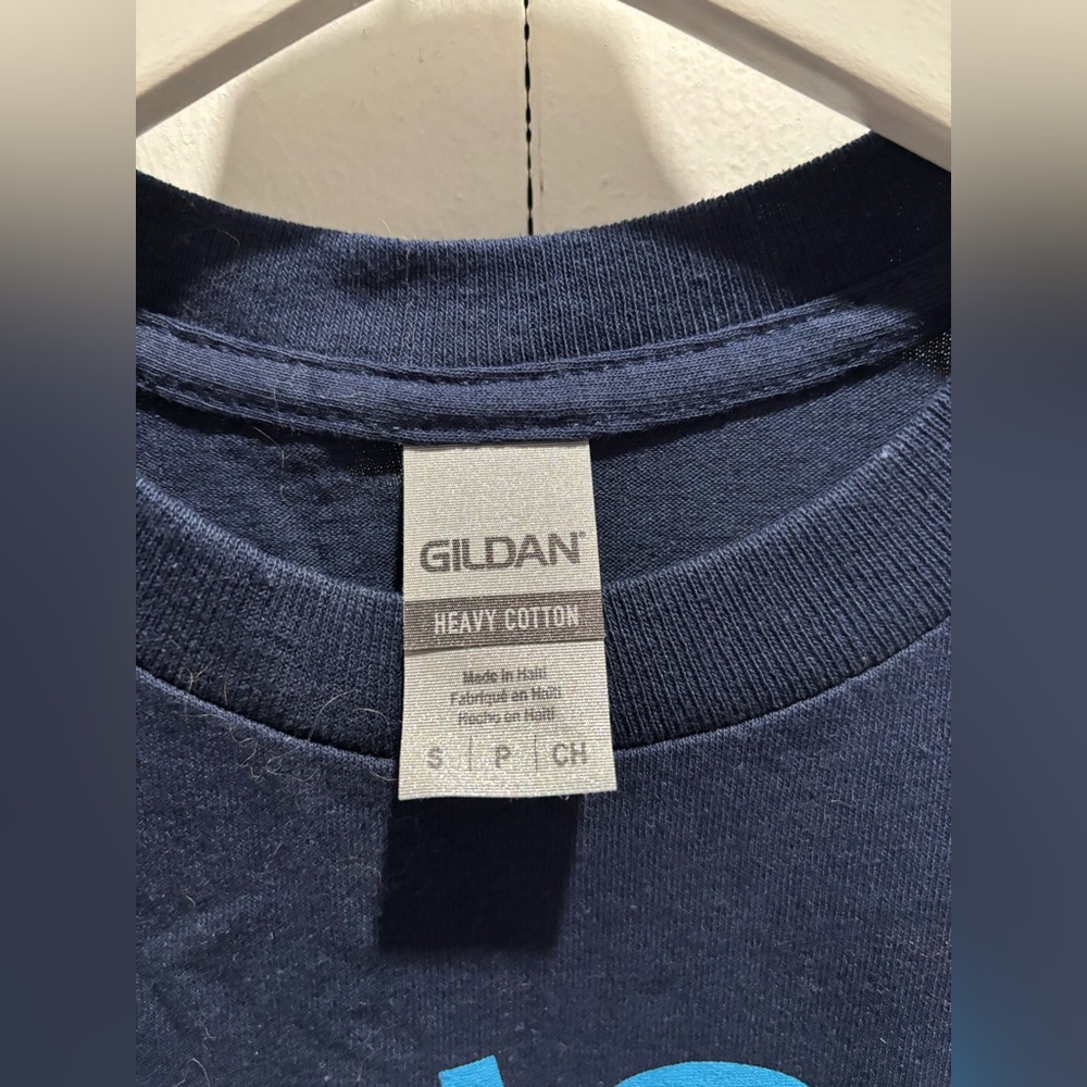 Graphic Tee 💙 - Picture 3 of 4